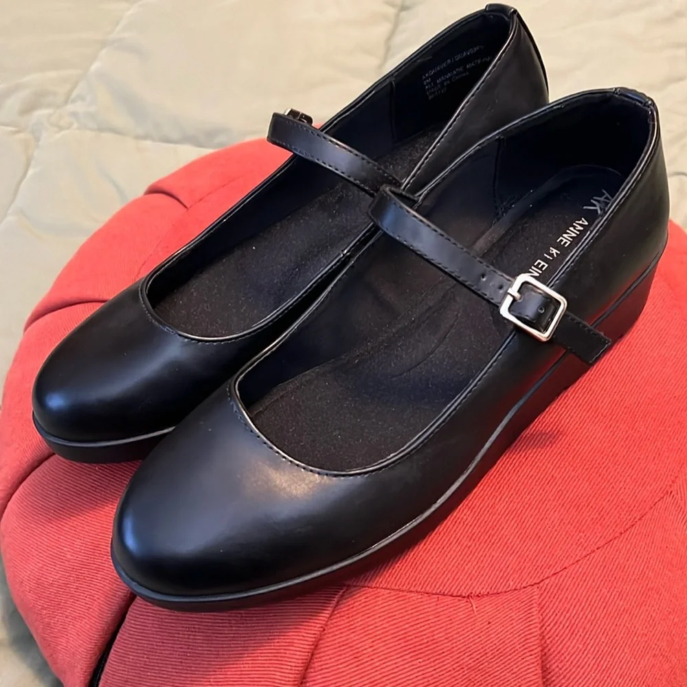 New Anne Klein Mary Jane’s - Picture 1 of 6